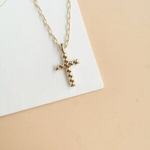 Kendra Scott Jada Cross Collection. Gold Short Necklace